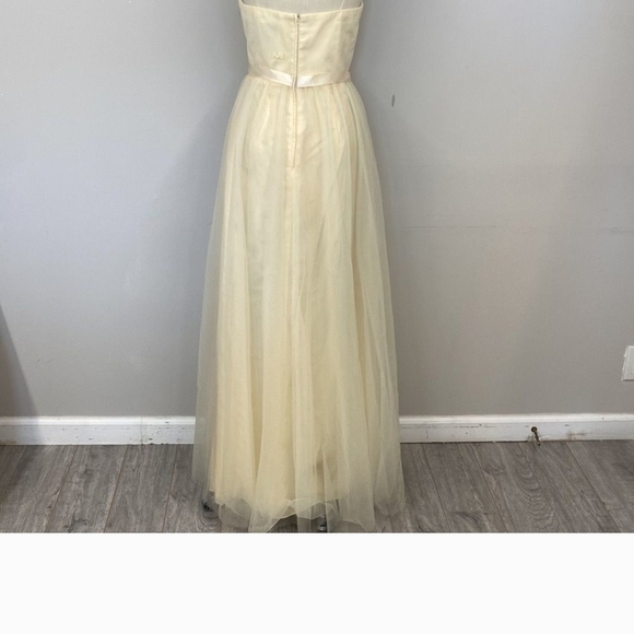 Elegant Cream Evening Gown - Picture 3 of 6